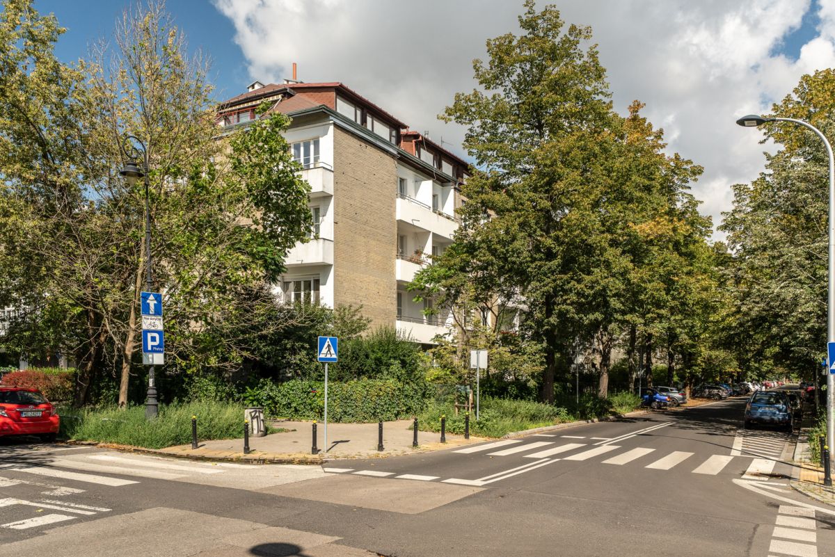 Warszawa · ul. Łowicka — 12